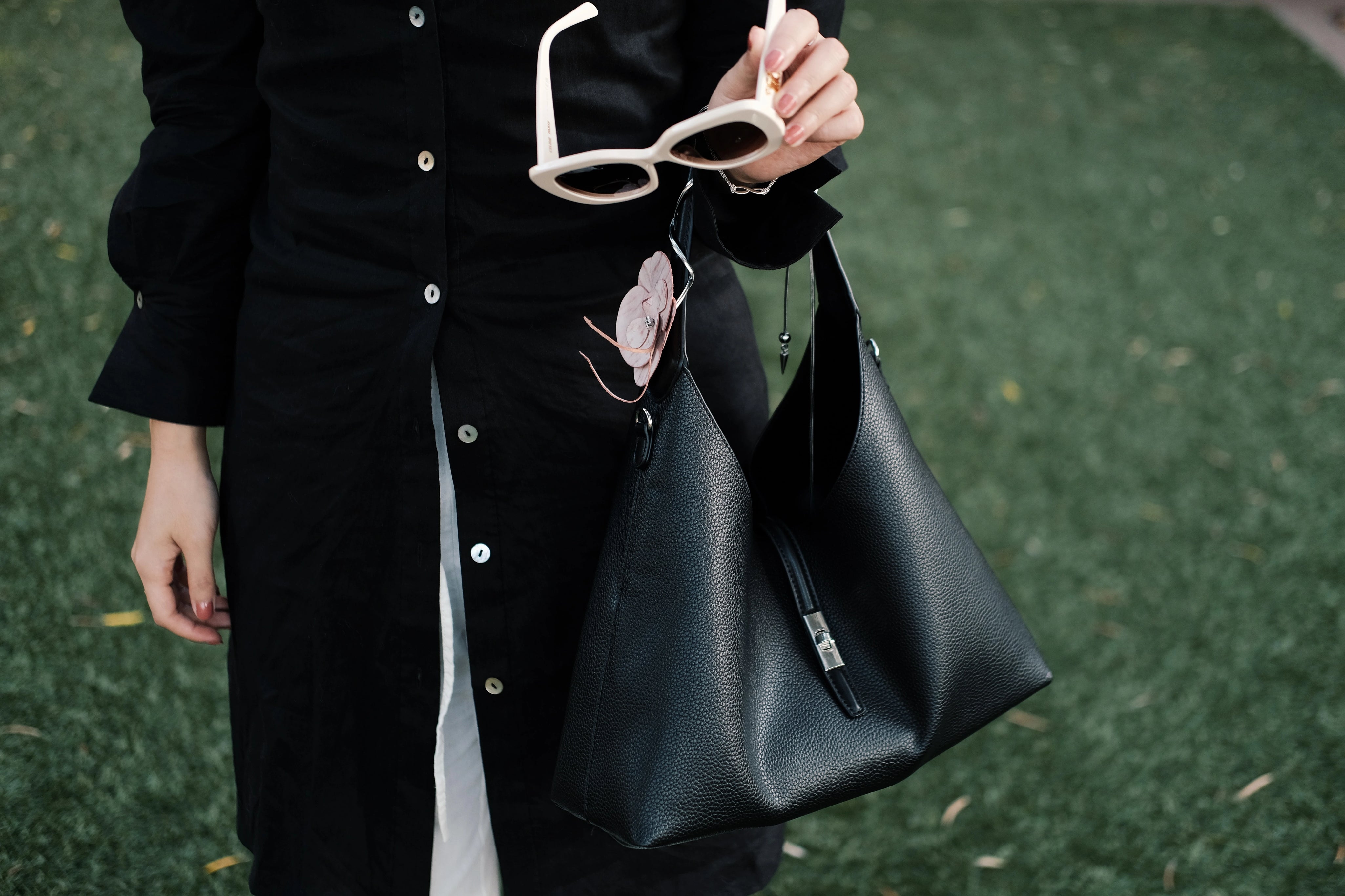 A model wearing a black tote bag